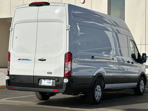 New 2026 Ford E-Transit Base image 3