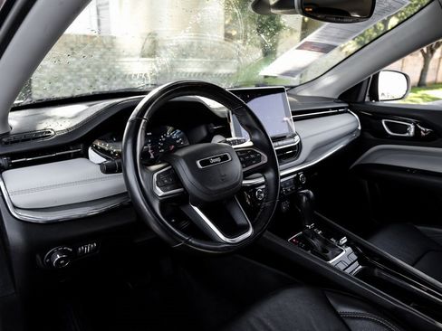 Used 2022 Jeep Compass Limited image 25