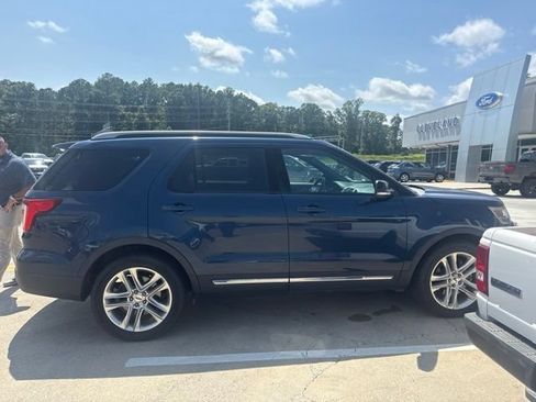 Used 2017 Ford Explorer XLT w/ Equipment Group 202A FWD image 6