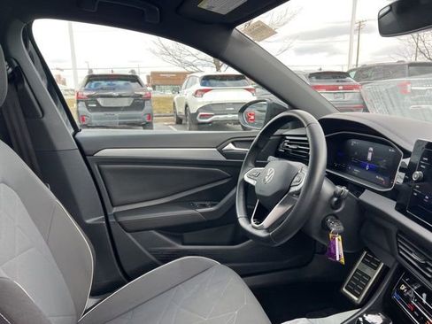 Used 2025 Volkswagen Jetta Sport image 33