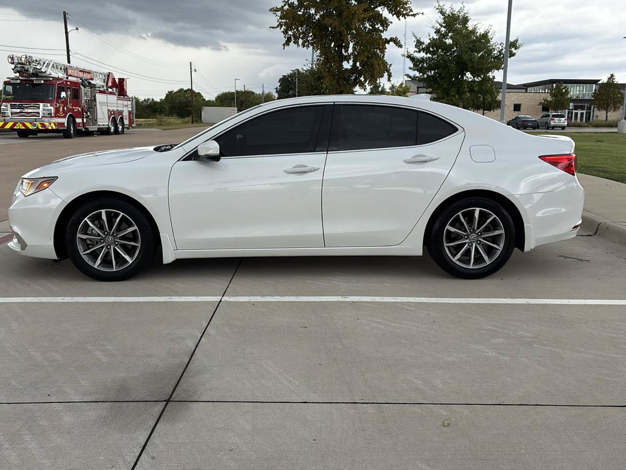 Used 2020 Acura TLX FWD image 10
