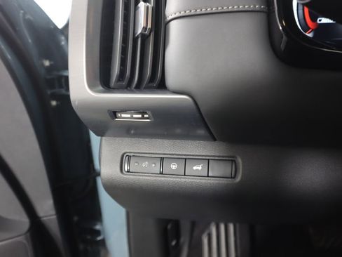 New 2026 Nissan Pathfinder SL image 18