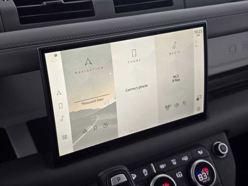 Used 2025 Land Rover Defender 110 X-Dynamic SE image 26