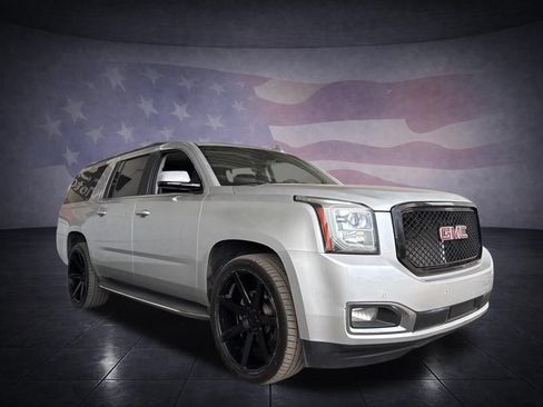 Used 2016 GMC Yukon XL SLT w/ Open Road Package AWD/4WD image 7
