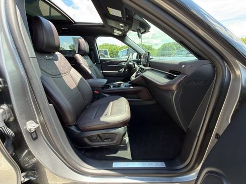 Used 2025 Ford Explorer Platinum w/ Ultimate Package AWD/4WD image 10