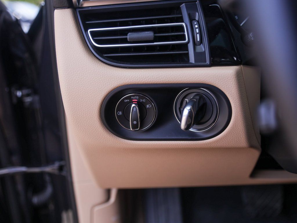 Certified 2026 Porsche Macan AWD/4WD image 19
