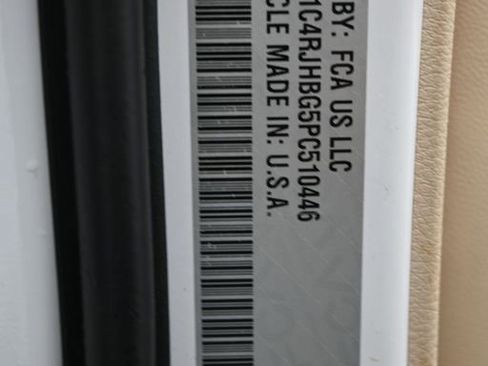 Used 2023 Jeep Grand Cherokee Limited image 28