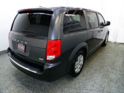 Used 2018 Dodge Grand Caravan SE w/ UConnect Hands-Free Group FWD image 6