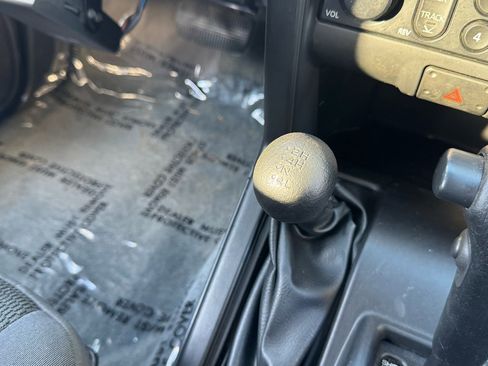 Used 2002 Nissan Frontier XE image 15