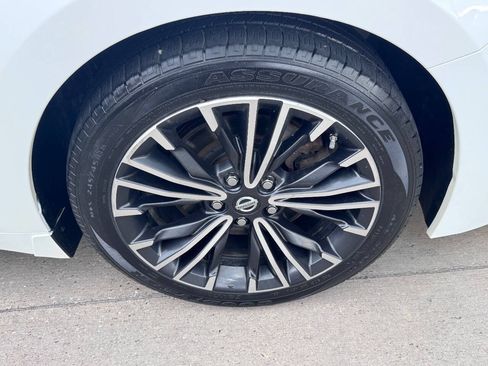 Used 2017 Nissan Maxima Platinum FWD image 4