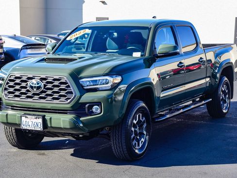 Used 2022 Toyota Tacoma TRD Sport image 3