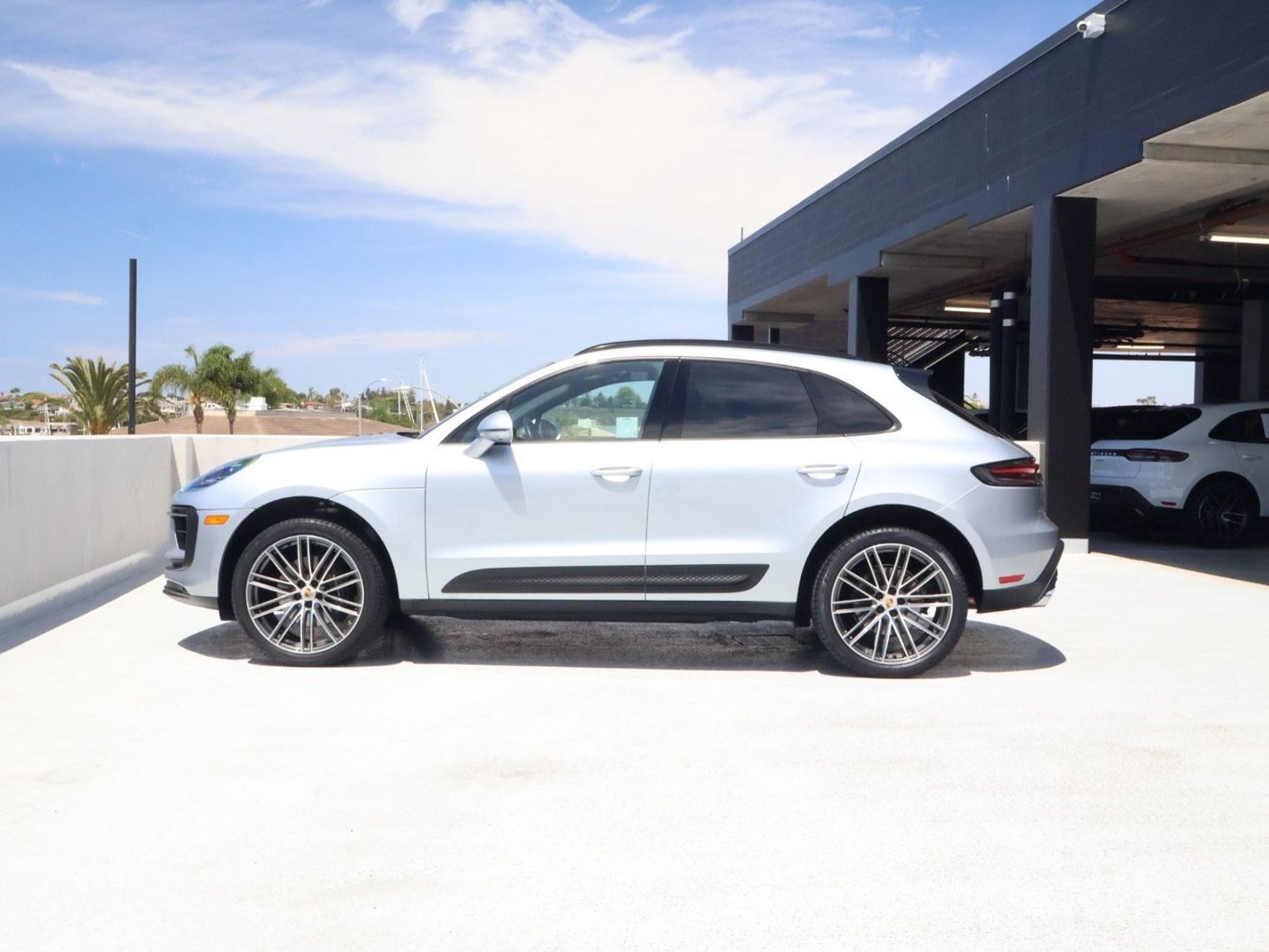 Certified 2026 Porsche Macan AWD/4WD image 2