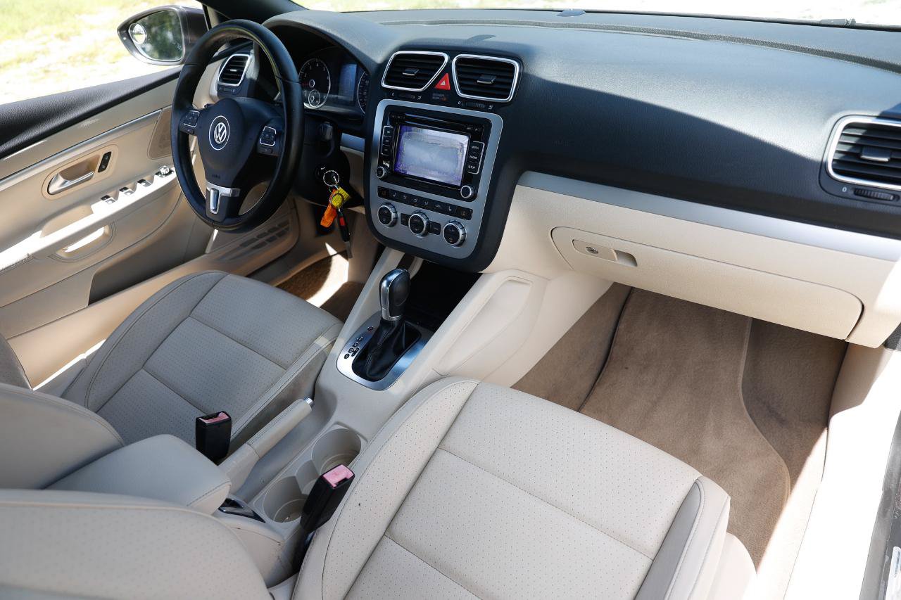 Used 2013 Volkswagen Eos Komfort FWD image 18