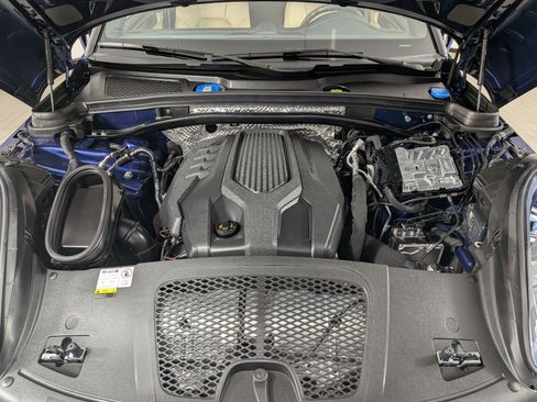 Certified 2023 Porsche Macan AWD/4WD image 27