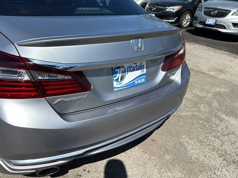 Used 2017 Honda Accord Sport image 25