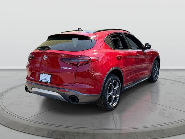 Used 2023 Alfa Romeo Stelvio Ti AWD/4WD image 7