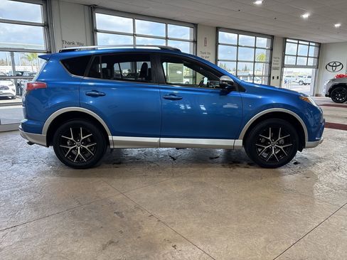 Used 2016 Toyota RAV4 SE image 3