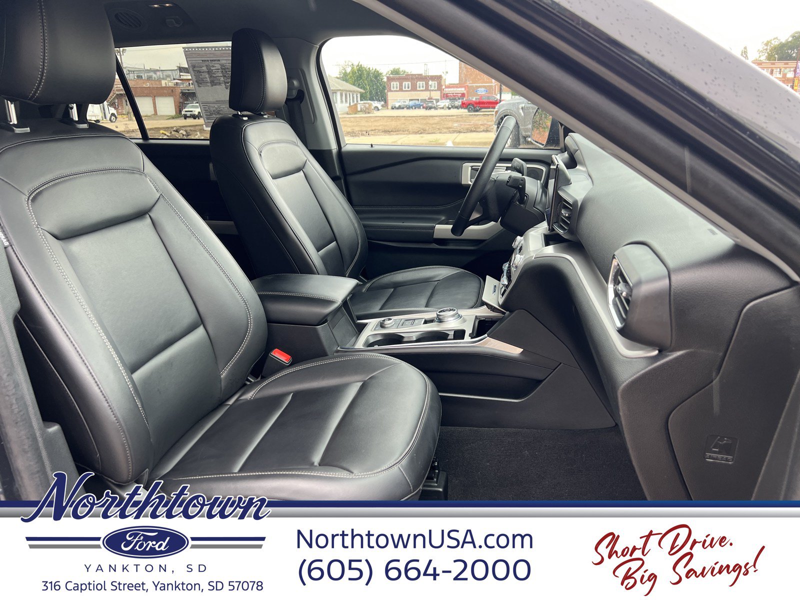 Used 2024 Ford Explorer XLT w/ Equipment Group 202A AWD/4WD image 29