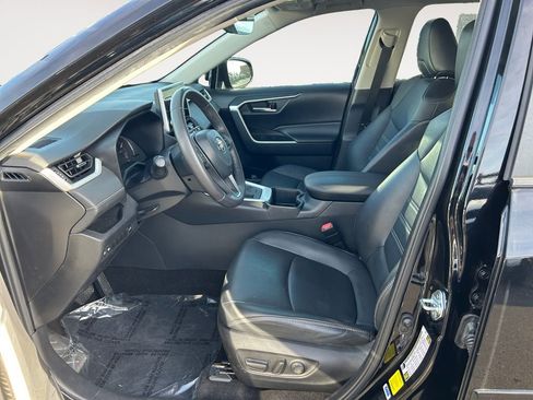 Used 2023 Toyota RAV4 XLE Premium image 15