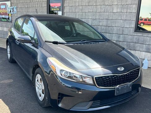 Used 2017 Kia Forte LX FWD image 3