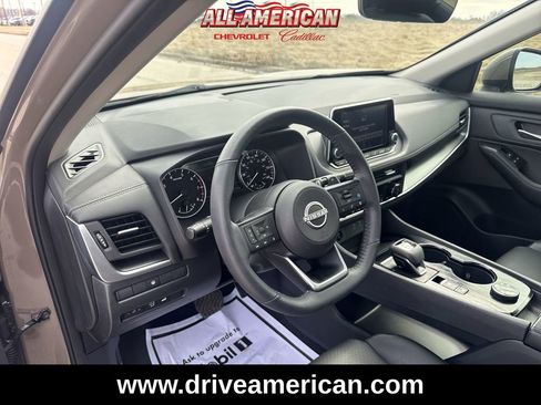 Used 2024 Nissan Rogue SV w/ SV Premium Package image 10