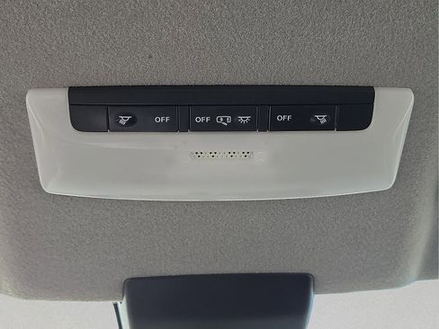 Used 2020 Nissan Kicks SR w/ Exterior Package image 16