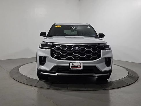 Used 2025 Ford Explorer Platinum w/ LUX Leather Package AWD/4WD image 9