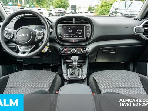 Used 2025 Kia Soul LX w/ LX Technology Package FWD image 26