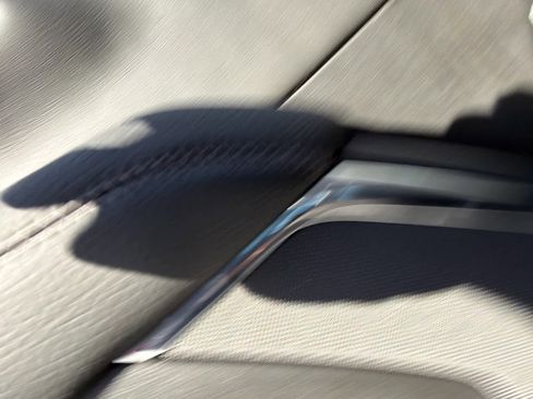 Used 2025 GMC Yukon Denali w/ Sun & Power Step Package image 19