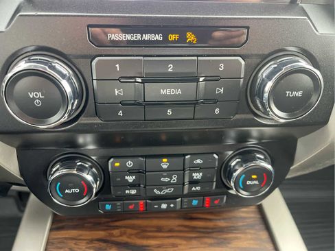 Used 2019 Ford F150 Lariat image 40