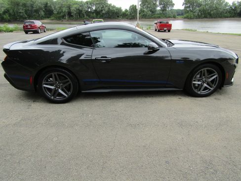 Used 2024 Ford Mustang GT Premium RWD image 5