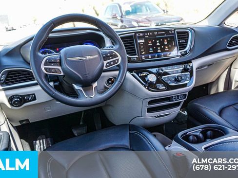 Used 2024 Chrysler Pacifica Touring-L FWD image 28
