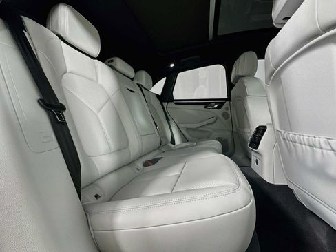 Certified 2026 Porsche Macan AWD/4WD image 29