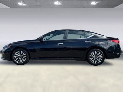Used 2025 Nissan Altima 2.5 SV image 7
