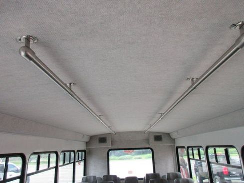 Used 2019 Chevrolet Express 4500 w/ Shuttle Bus Package RWD image 12