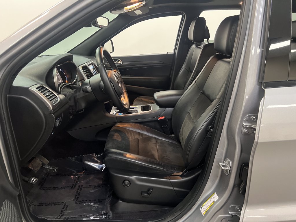 Used 2018 Jeep Grand Cherokee Altitude AWD/4WD image 9