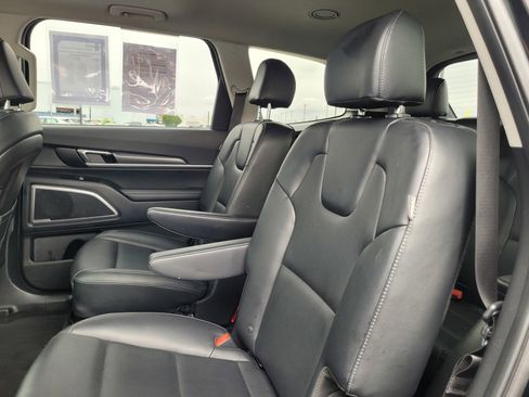 Used 2025 Kia Telluride S AWD/4WD image 13