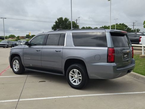 Used 2019 Chevrolet Suburban LT RWD image 4