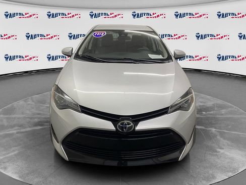 Used 2018 Toyota Corolla LE image 2
