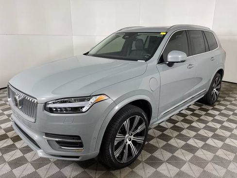 Certified 2025 Volvo XC90 T8 Plus w/ Protection Package Premier AWD/4WD image 9