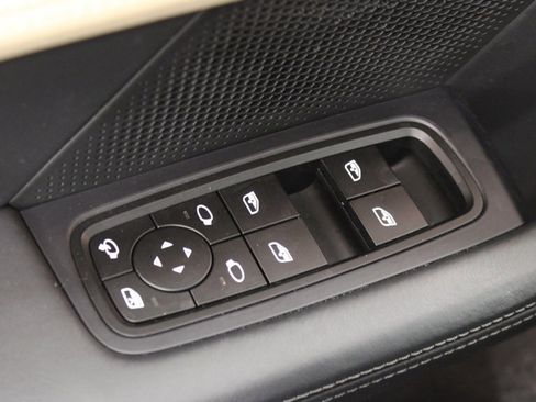 Certified 2025 Porsche Taycan image 19