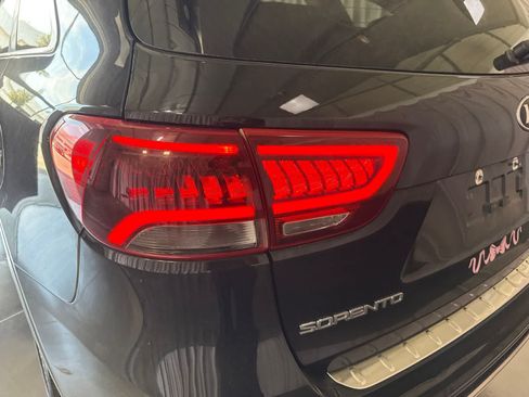 Used 2019 Kia Sorento SX FWD image 13