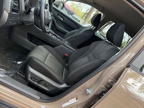 Used 2025 Nissan Rogue SV image 24