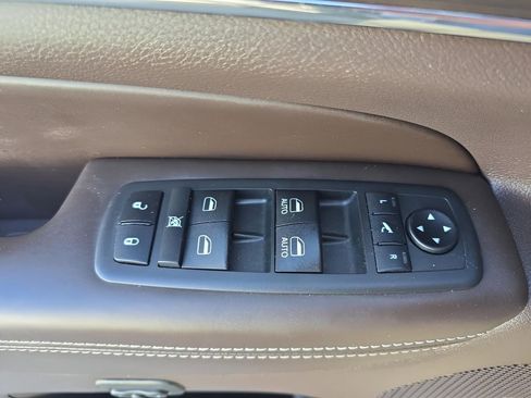 Used 2019 Jeep Grand Cherokee Overland image 21