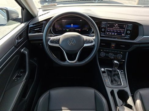 Used 2024 Volkswagen Jetta SE w/ Panoramic Sunroof Package FWD image 12