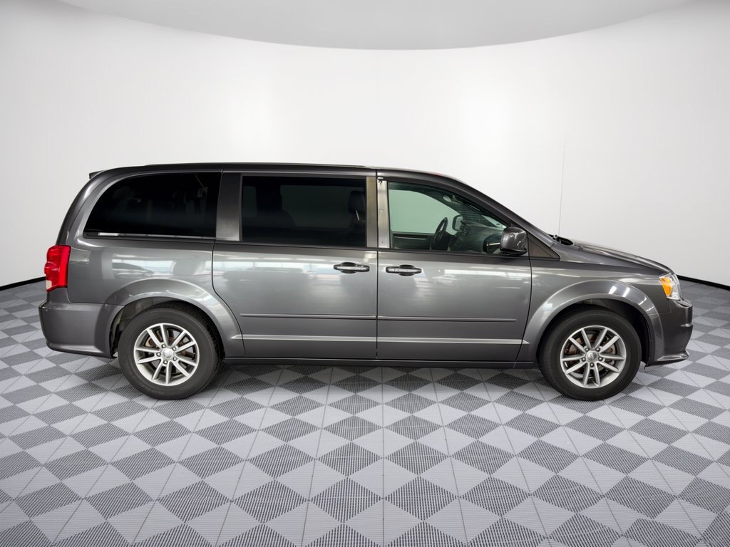 Used 2016 Dodge Grand Caravan SE FWD image 8