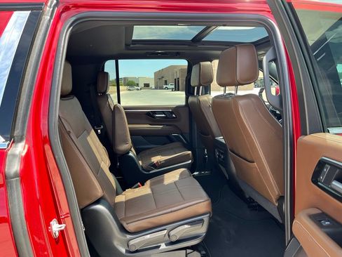 Used 2025 Chevrolet Suburban High Country w/ Sun And Tow Package AWD/4WD image 17