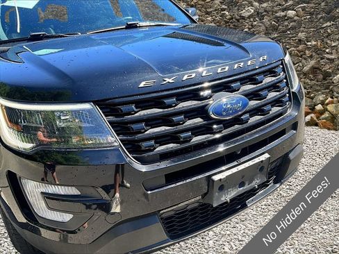 Used 2017 Ford Explorer Sport w/ Equipment Group 401A AWD/4WD image 27