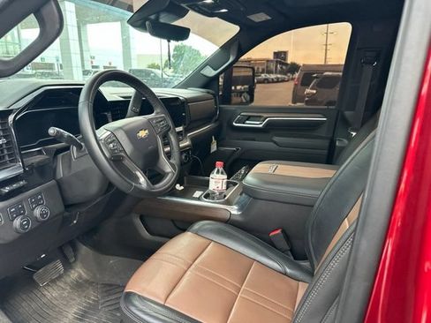 Used 2024 Chevrolet Silverado 2500 High Country w/ High Country Premium Package AWD/4WD image 5