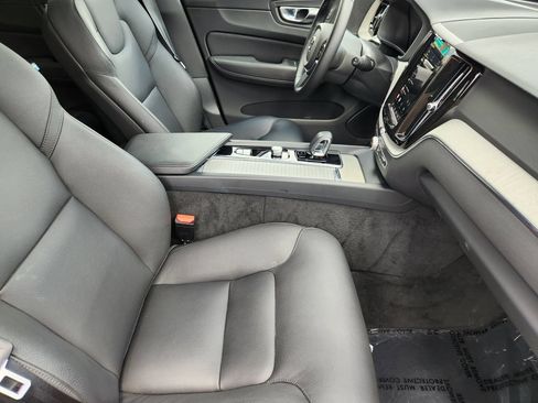 Used 2025 Volvo XC60 B5 Plus AWD/4WD image 5